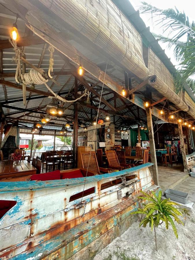 Rock And Wreck Dive Resort Tanjungbinga Eksteriør bilde